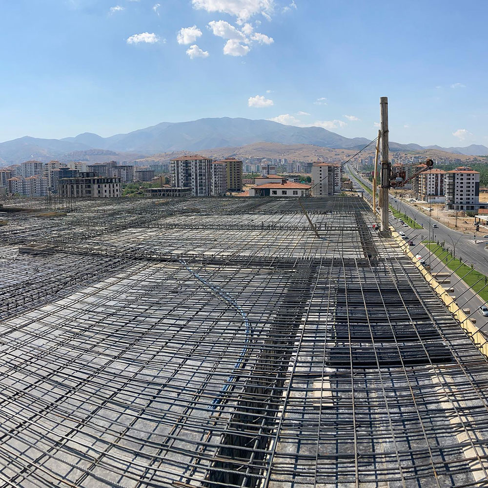 Şahmiray group inşaat ailesi olarak güçlü ekiplerimizle kaliteli bir yaşam inşaa ediyoruz.